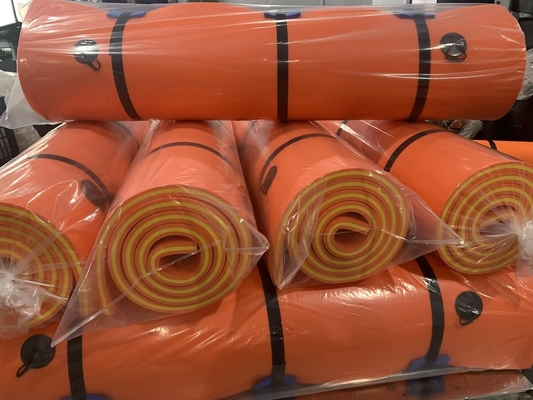 ขนาดใหญ่ 3 ชั้น กันรอย XPE Foam Swim Float Island Pad แปรงน้ําลอยกลางแจ้งสําหรับสระว่ายน้ําหาดทะเลทะเล