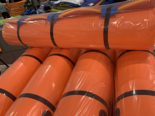 OEM ความทนทาน XPE Foam Outdoor Water Pad สีที่จับตาสําหรับสระว่ายน้ําปาร์คน้ํา