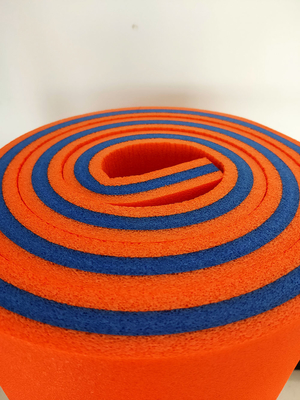OEM ความทนทาน XPE Foam Outdoor Water Pad สีที่จับตาสําหรับสระว่ายน้ําปาร์คน้ํา