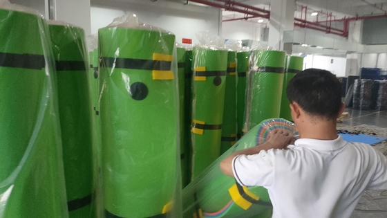 สายด่วนโรงงานน้ํา พลอย Pad 3 ชั้นหนา XPE ฟอง พลอย Mat สระว่ายน้ํา ทะเล