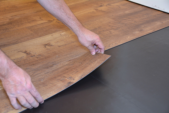 1 มิลลิเมตร 2 มิลลิเมตร 3 มิลลิเมตร Ixpe Acoustic Pro Floating Floor Underlay หนังโพลีเอธีเลนหลอดฟองเซลล์ปิด
