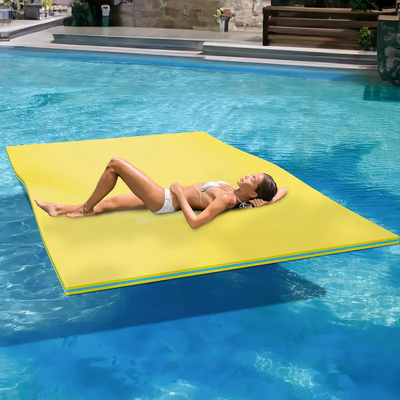 ขนาดใหญ่ 3 ชั้น กันรอย XPE Foam Swim Float Island Pad แปรงน้ําลอยกลางแจ้งสําหรับสระว่ายน้ําหาดทะเลทะเล